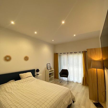 Studio En Provence Avec Piscine La Barben Esterno foto