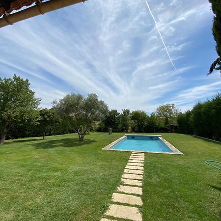 Studio En Provence Avec Piscine La Barben Esterno foto