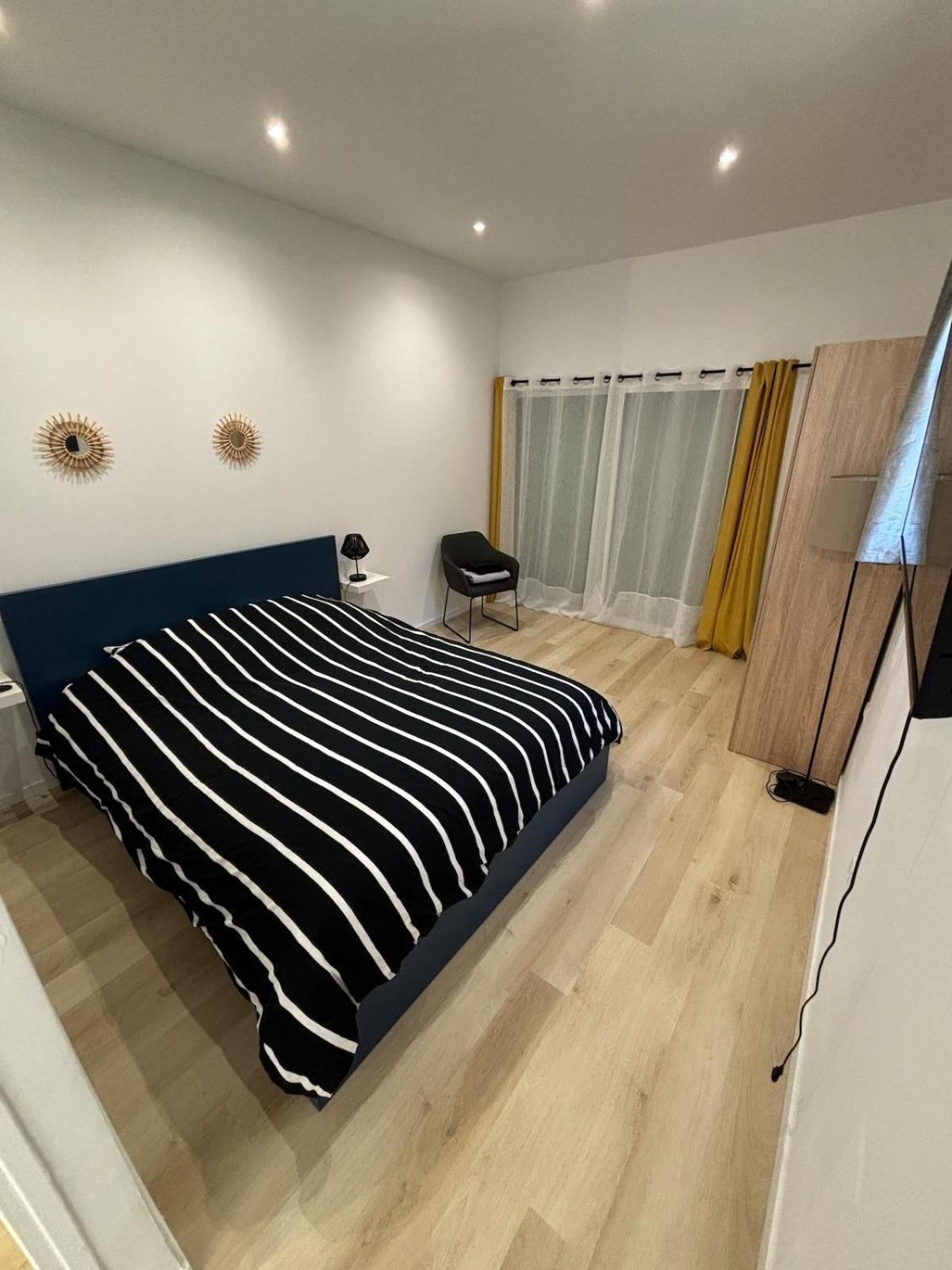 Studio En Provence Avec Piscine La Barben Esterno foto