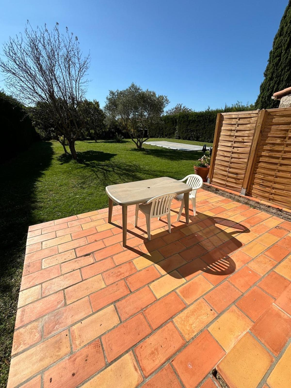 Studio En Provence Avec Piscine La Barben Esterno foto