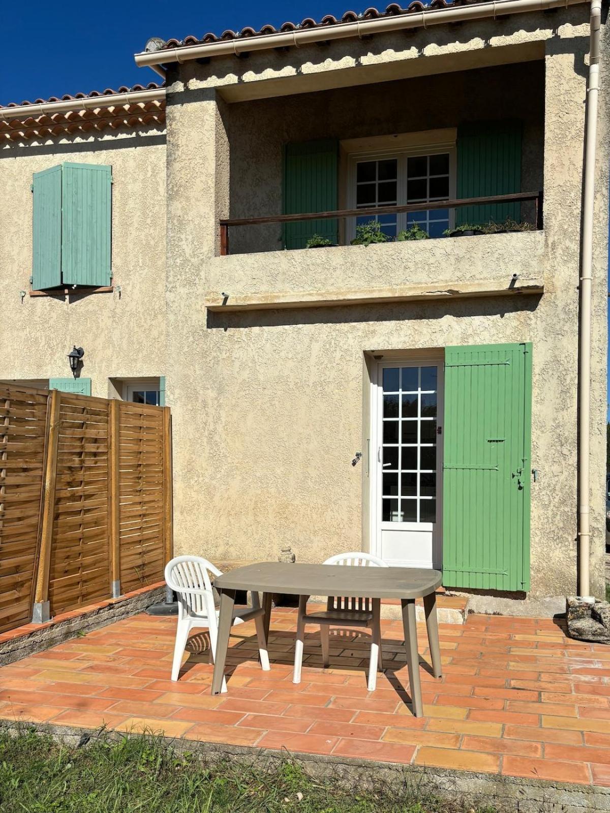 Studio En Provence Avec Piscine La Barben Esterno foto